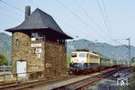 110 464 (Bw Dortmund 1) fährt mit dem D 406 "Rhein-Express" (Basel SBB – Hoek von Holland) durch den Betriebsbahnhof (St. Goar-) Werlau nordwärts. (31.08.1983) <i>Foto: Wolfgang Bügel</i>