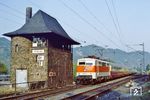 Die in S-Bahn Farben lackierte 111 134 mit der "Düsseldorfer Starleistung" IC 566 "Goethe" aus Frankfurt in Werlau. (31.08.1983) <i>Foto: Wolfgang Bügel</i>