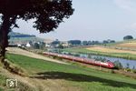 Eine weitere "Alpen-See-Express"-Einheit war mit 601 015/014 als Dt 13374 (Seebrugg - Hamburg) auf der Schwarzwaldbahn bei Gutmadingen an der Donau unterwegs. (01.09.1983) <i>Foto: Wolfgang Bügel</i>