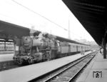 50 1677 mit einem Personenzug nach Arolsen in Kassel Hbf. (12.06.1965) <i>Foto: Will A. Reed</i>