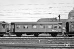 B3i-Wagen "29927 Mü" (Bauart bay09) im Pendelzug zwischen München und Treuchtlingen in München Hbf. (05.1951) <i>Foto: Dr. Scheingraber</i>