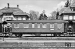 Der ehemalige wü14 BCi-Wagen "38870 Stg", der zwischen Hausach und Eutingen pendelte, in Freudenstadt Hbf. (25.04.1954) <i>Foto: Dr. Scheingraber</i>