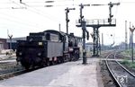 In Zwickau Hbf setzt 58 1345 (Bw Aue) an ihren Zug. (13.08.1976) <i>Foto: Johannes Glöckner</i>