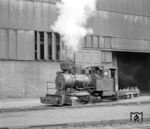 Werklok 100.1 (Krauss/Linz, Baujahr 1918) auf der 790mm Werkbahn im Stahlwerks Donawitz. Sie wurde 1972 ausgemustert. (12.10.1970) <i>Foto: Dieter Kempf</i>