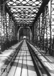 Wiederhergestellte Brücke über den Dnjepr auf der Strecke Kiew - Poltawa - Charkow. (1942) <i>Foto: RVM (Ittenbach)</i>