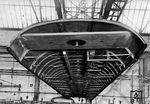 Genietete Dachkonstruktion eines BC4i-Eilzugwagens bei Westwaggon in Köln.  (1935) <i>Foto: RVM (Werkfoto)</i>