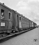 3. Klasse-Abteilwagenzug von Bayr. Eisenstein über Zwiesel - Deggendorf - Plattling - Landau nach Landshut. (1954) <i>Foto: Joachim Claus</i>