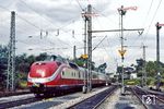 601 019 fährt als Pendelzug von Wanne-Eickel Hbf zur Veranstaltung der Wanne-Herner-Eisenbahn in den Übergabebahnhof DB/WHE ein.  (04.09.1983) <i>Foto: Wolfgang Bügel</i>