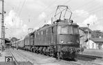 Mit einem Sonderzug sind die DR-Traditionsloks 218 031 (E 18 31) und E 04 01 im Bahnhof Oederan eingetroffen. (09.1977) <i>Foto: Slg. Johannes Glöckner</i>