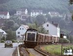 212 161 (Bw Siegen) mit einem Nahgüterzug auf der Strecke Kirchen (Sieg) - Finnentrop in Niederfischbach. (28.06.1977) <i>Foto: Johannes Glöckner</i>