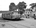 Triebwagen T 5 der Uetersener Eisenbahn am Bahnhof Tornesch.  (09.1963) <i>Foto: Reinhard Todt</i>