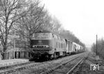 Mit einem Güterzug fährt 216 103 (Bw Kassel) durch den Haltepunkt Bosserode, kurz bevor die Strecke nochmals vor Hönebach auf DDR-Gebiet wechselte. (25.03.1973) <i>Foto: Dieter Kempf</i>