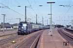 Die frisch am Aufnahmetag von Hamburg nach Dortmund umstationierte 110 508 macht mit einem Schnellzug Station im Bahnhof Wanne-Eickel. (30.09.1979) <i>Foto: Manfred Kantel</i>