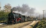 TCDD 45.044 mit einem Güterzug in Suluova etwa 20 Kilometer nordwestlich der Provinzhauptstadt Amasya im Norden der Türkei. (31.10.1975) <i>Foto: Robin Fell</i>