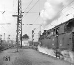 Die in Friedberg (Hess) beheimatete 78 050 fährt aus ihrem Heimatbahnhof aus. (29.10.1964) <i>Foto: Joachim Claus</i>