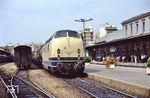 OSE 414 (ex 221 129) mit Güterzug 80101 im Bahnhof Athen Larissa (Hbf). (29.05.1990) <i>Foto: Manfred Kantel</i>