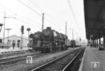 01 1100 und 01 504 im Bahnhof Bebra. (15.06.1965) <i>Foto: Joachim Claus</i>