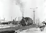 Lok 2 (Vulcan, Baujahr 1897) rangiert im Hafen Torgau.  (12.03.1965) <i>Foto: Joachim Claus</i>