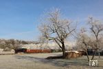 Bei klirrender Kälte ist 498.04 bei Aschach an der Steyr unterwegs. (04.12.2016) <i>Foto: Stefan Jurasovits   </i>
