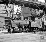 Rheinstahl Lok 5 (Hohenzollern, Baujahr 1911) auf der Zeche Prosper II in Bottrop. Kurze Zeit nach dieser Aufnahme, im Juli 1967 wurde sie aus dem Verkehr gezogen. (04.05.1967) <i>Foto: Detlev Luckmann</i>
