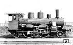 Bei den Schnellzugloks der pfälzischen Gattung P 2.I mit der Achsfolge 1’B1’ waren die Lauf- und Treibachsen mittels einer Gabeldeichsel zu einem Krauss-Helmholtz-Drehgestell verbunden. Die hintere Laufachse lag in einem Außenrahmen. Die Lok war in der Lage, einen 106 Tonnen schweren Zug in der Ebene mit 90 km/h zu ziehen. Die Fahrzeuge wurden mit Schlepptendern der Bauarten 3 T 12 und 3 T 14 ausgestattet. Von diesem Typ wurden von 1891 bis 1896 von Krauss insgesamt 22 Lokomotiven gebaut, 13 weitere gingen an die benachbarte Hessische Ludwigsbahn und kamen später als P 3 in den Bestand der Preußischen Staatseisenbahnen. Die zwanzig von der Reichsbahn übernommenen Exemplare sollten als Baureihe 35.70 die Nummern 35 7001 bis 35 7020 erhalten, wurden jedoch bereits vor ihrer Umzeichnung ausgemustert. Die hier gezeigte "V.D. PFORDTEN" (Krauss, Baujahr 1892) war als 35 7002 vorgesehen. Eine Lok, die "KÖNIGIN MARIE", kam 1922 an das Verkehrsmuseum Nürnberg, wo der größte Teil des Langkessels und der darunterliegende Rahmen mit beiden Treibachsen entfernt und der Rest als Schnittmodell hergerichtet wurde. So stand das Modell (ohne Tender) bis 1957 im Ausbesserungswerk Nürnberg. Danach wurde es auf das Gelände der Technischen Hochschule Karlsruhe, dem heutigen Campus Süd, aufgestellt. Es ist als Kulturdenkmal geschützt. (1892) <i>Foto: RVM-Archiv</i>
