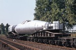 Als Torpedowagen wird ein spezieller Eisenbahnwaggon bezeichnet, der für den Transport von flüssigem Roheisen bestimmt ist. Sein Name leitet sich von seiner charakteristischen Form ab, die an einen Torpedo erinnert, da es sich um einen langgestreckten Behälter zwischen zwei Drehgestellen handelt.  (08.1968) <i>Foto: H.D.Kremer</i>