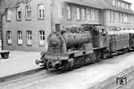 OHE 92 142 (Hanomag, Baujahr 1925, ex LS 9) mit einem Personenzug im Bahnhof Celle Nord. (11.08.1958) <i>Foto: Gerd Wolff</i>