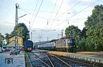 118 051 ist vor N 5471 im Bahnhof Postbauer-Heng (bei Neumarkt/Oberpfalz) eingetroffen. (22.09.1983) <i>Foto: Wolfgang Bügel</i>