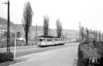 Tw 54 mit Beiwagen 147 auf der Linie 5 zum Hauptbahnhof auf der Schlierbacher Landstraße in Heidelberg-Karlstor. (25.04.1962) <i>Foto: Helmut Röth *</i>
