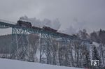 Der Januar 2017 bot reichlich Schnee im Erzgebirge. Im Rahmen einer Fotoveranstaltung überquert hier 86 1333 das Markersbacher Viadukt. (14.01.2017) <i>Foto: Joachim Schmidt</i>