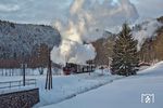 Ein perfekter Wintertag im Preßnitztal mit 99 1590 bei Schmalzgrube auf dem Weg nach Jöhstadt. (15.01.2017) <i>Foto: Joachim Schmidt</i>