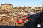 Mittlerweile hat DPE 20107 (796 690 mit 996 309 und 796 802) den Solinger Hauptbahnhof erreicht. (21.01.2017) <i>Foto: Joachim Bügel</i>