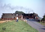 Zahlreiche Eisenbahnfreunde begleiteten die Abschiedsfahrten - hier 042 113 bei Leer - im Emsland. (24.09.1977) <i>Foto: Johannes Glöckner</i>