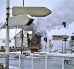 24 083 kreuzt mit einem Sonderzug die Bundesstraße 1 in Erwitte. (12.02.1978) <i>Foto: Johannes Glöckner</i>