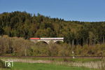 Eine 101 führt den IC 932 (Singen/Hohentwiel - Stuttgart) über das 169 m lange Einödtal-Viadukt östlich von Hattingen/Baden, der wegen Bauarbeiten als Ersatzzug für den IC 182 (Zürich - Stuttgart) bis 10.05.2016 verkehrte.  (06.05.2016) <i>Foto: Zeno Pillmann</i>