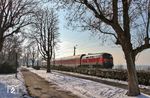 218 427 mit IRE 4222 (Lindau - Stuttgart) auf dem Bodenseedamm in Lindau. (27.01.2017) <i>Foto: Joachim Bügel</i>