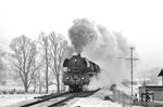 Im März 1979 lief der Zugverkehr auf Rügen nach der Schneekatstrophe weitestgehend wieder normal. 03 0046 brettert mit dem D 270 "Meridan" bei Sagard, kurz vor Sassnitz heran. (03.03.1979) <i>Foto: Wolfgang Bügel</i>