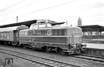 V 80 008 war von 1952 bis 1963 in Frankfurt-Griesheim stationiert und legt hier einen Halt im Bahnhof Frankfurt-Höchst ein. (22.02.1962) <i>Foto: Helmut Röth</i>