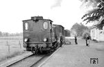 BOE 330 mit einem Güterzug nach Gnarrenburg im Bahnhof Basdahl, 10 km östlich von Bremervörde. (22.08.1958) <i>Foto: Gerd Wolff</i>