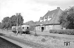 BOE T 163 (Graaff, Baujahr 1953) im BOE-Bahnhof Osterholz-Scharmbeck Ost. Der Kleinbahnhof der BOE lag ursprünglich nördlich des DB-Bahnhofs, jenseits eines Bahnübergangs neben den Ausfahrgleisen Richtung Bremerhaven. Ab 1949 liefen die BOE-Züge den heute nicht mehr bestehenden DB-Bahnhof an. (21.08.1958) <i>Foto: Gerd Wolff</i>