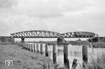 BOE T 164 (Talbot 1955) auf der Hamme-Brücke zwischen Osterholz-Scharmbeck und Weyermoor. (22.08.1958) <i>Foto: Gerd Wolff</i>
