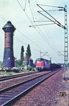 221 134 vor Gag 58117 nach Rohdenhaus am Wasserturm des ehemaligen Bw Duisburg-Wedau. (16.09.1980) <i>Foto: Manfred Kantel</i>