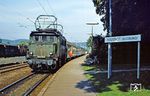 144 084 (Bw Würzburg) mit N 7039 von Neustadt (ab 16.00 Uhr) nach Lichtenfels (an 16.47 Uhr) im Ausgangsbahnhof Neustadt bei Coburg. (23.09.1983) <i>Foto: Wolfgang Bügel</i>