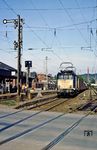 144 021 wartet mit Üg 69703 im Bahnhof Rödental auf Ausfahrt nach Coburg. (23.09.1983) <i>Foto: Wolfgang Bügel</i>