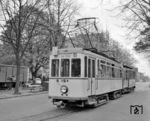 Tw 114 der Rheinischen Bahngesellschaft AG auf der Linie O, die bis 15. April 1962 zwischen Düsseldorf-Benrath und Solingen-Ohligs verkehrte, an der Endhaltestelle in Benrath. (25.10.1960) <i>Foto: Detlev Luckmann</i>