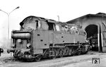 TWE 271 kam erst Ende 1955 zur TWE. Ursprünglich wurde die Lok 1938 für 138.000 RM von der Westerwaldbahn bestellt, wohin sie auch von Jung am 15.11.1940 ausgeliefert wurde. Bei der TWE war sie bis 1968 tätig, dann wurde sie noch für zwei Jahre an die Farge-Vegesacker Eisenbahn nach Bremen vermietet, bevor sie 1970 abgestellt wurde. (21.08.1963) <i>Foto: Kurt Eckert</i>