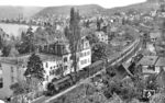 Die zum Bw Mainz gehörende 18 528 zieht den "Rheingold" FD 101 im Rheintal bei Boppard nordwärts. (1934) <i>Foto: DLA Darmstadt (Bellingrodt)</i>