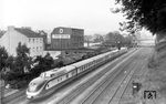 In Wuppertal-Unterbarmen begegnet V 11 5001 (Bw Dortmund Bbf), der auf einer Probefahrt unterwegs ist, der Hannoveraner 01 062 vor D 104 nach Köln. (06.09.1957) <i>Foto: Carl Bellingrodt</i>