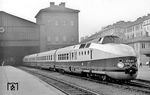VT 18.16.03 verlässt als TS "Vindobona" nach Berlin den Franz-Josefs-Bahnhof in Wien. (28.09.1966) <i>Foto: Joachim Claus</i>