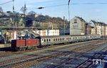 212 297 schiebt N 5233 nach Remscheid aus Wuppertal-Oberbarmen. (05.12.1983) <i>Foto: Wolfgang Bügel</i>